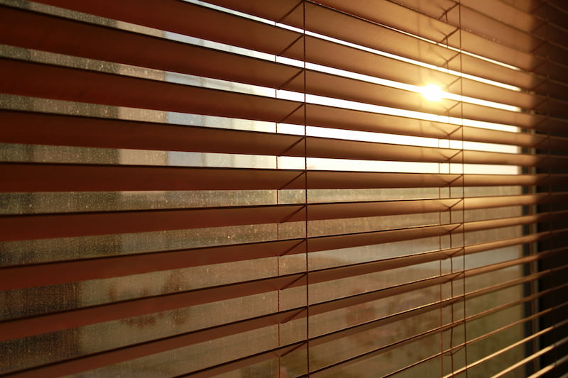 5 Things To Consider When Choosing Between Wood Or Faux Wood Blinds